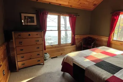 Image de Cozy 4-bedroom near the crystal clear water of Grindstone Lake