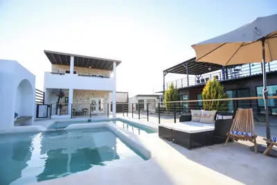 Image de 4 bedroom House in Valle de Guadalupe with pool, hot tub, Fire pit  and backyard