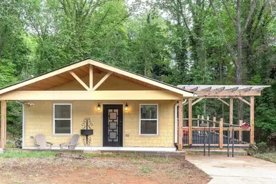 Image de Charming 3br Cabin w/ All the Comforts – WiFi & Ac in Beautiful Gainesville