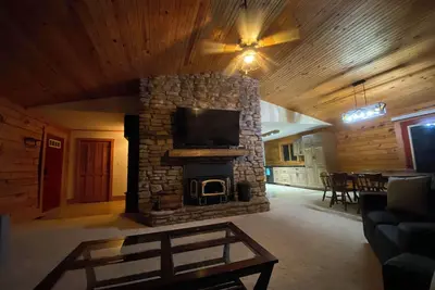 Image de 3-Bedroom Log Home in Vienna\nNO Cleaning Fee