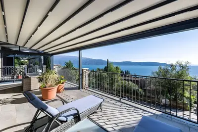 Image de Appartement 'Virgilio Yellow' avec vue sur le lac, Wi-Fi et climatisation