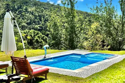 Image de M&H Refuge - Incredible view, hot tub and heated pool 20 minutes from the center