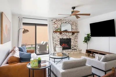 Image de Stylish Condo- Village of Oak Creek- Pool, Hot Tub, Pickleball - Sleeps 6