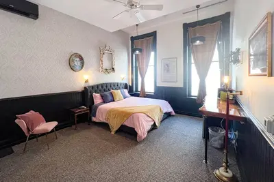 Image de Oliver Inn | Suite 18 | Sarah Burger Stearns