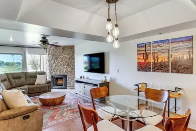 Image de Golf Views & Pool Access: Central Scottsdale Condo