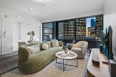 Image de Chic Inner-City Stay with Balcony