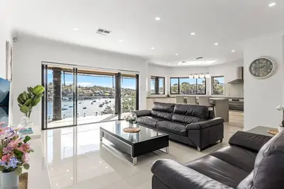 Image de Family-Friendly House with Pool and Bbq Area
