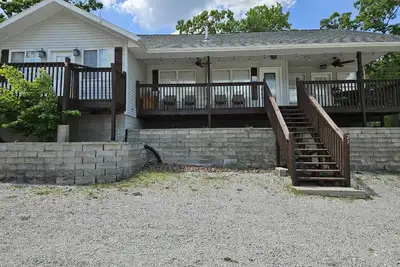 Image de Great House on Table Rock Lake. Free tics, Sdc. Slip rentals available. 4bdr. Pool Access. Ramp.