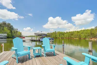 Image de Lakefront Home w/ Private Dock in Gainesville!