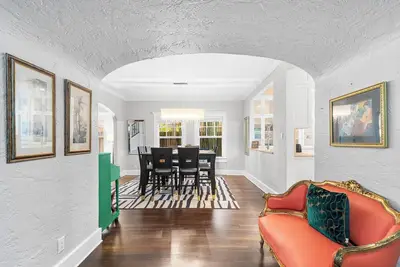 Image de 2 manoirs! Jardin avec piscine et barbecue pour 22 Ă 8 chambres