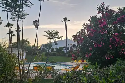 Image de The golf course and beach are just a few minutes' walk away.