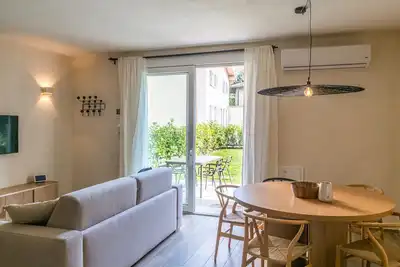 Image de GuestHost - Three-room apartment, garden & pool