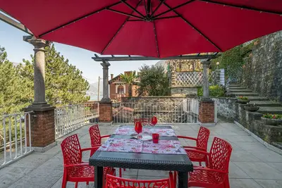 Image de GuestHost - Spacious apt in villa with garden!