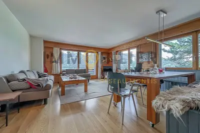 Image de Joli appartement de 4 pièces entièrement rénové, dans un immeuble à l'entrée du village, à proximité