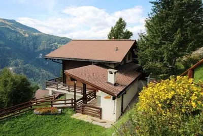Image de Magnifique chalet de 5 pièces pour 6 à 7 personnes sur 3 niveaux, situé à l'entrée du village offran