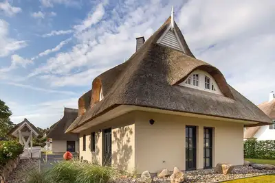 Image de Thatched roof vacation home Haubenlerche Heimathafen in Fuhlendorf am Bodden