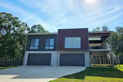 Image de Khancoban Getaway. Modern 3-bedroom home backing onto 9-hole golf course.