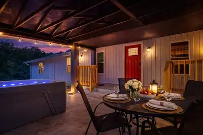 Image de The Bungalow – Hot Tub, Wifi, Games, Secluded, Near Dollywood, Free Tickets!
