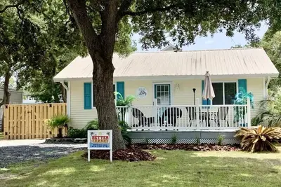 Image de Beautiful 2 Bedroom 1 Bath House, Dog Friendly, Pool, Sleeps 4