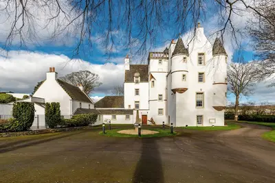 Image de Live like a King /Queen In The City (near Edinburgh Airport)