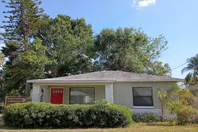 Image de 2-bedroom house in South Tampa with WiFi, Ac Hammocks bikes and pet friendly!