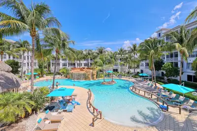 Image de Tropical Poolside Retreat!