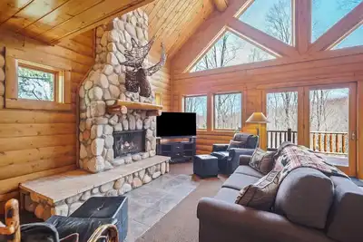 Image de Private 3 Br Mountain Cabin  | Ski-In/Ski-Out | Sleeps 12 | Balcony Deck