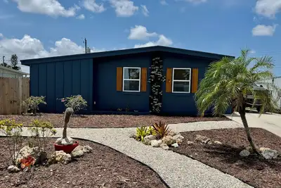 Image de Charming  house in North Port A Stones throw to Warm Mineral Springs.