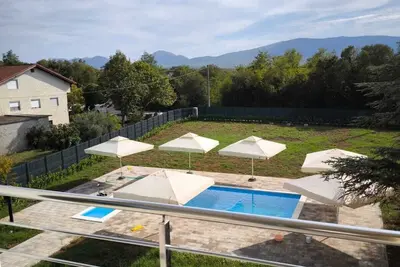 Image de Luxury 12-Bed Villa w\/ Ac Heated Pool & Ev Charger – Near Mostar & Kravice Falls
