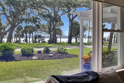 Image de Riverside Rendezvous, Book Now Your Waterfront Vacation is calling!