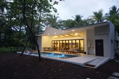 Image de Luxury villa steps from the beach. Relax in a beautiful and almost desert beach