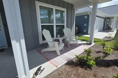 Image de New 4 bedrm Home, Bikes, Beach access! Gulf Cart for a fee.
