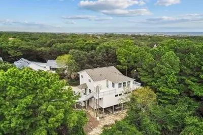 Image de Spacious 3br/3ba Beach House on Quiet Wooded Lot – Minutes from the Ocean
