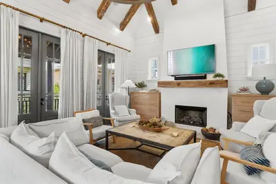 Image de Rosemary Bluegrass - 30 Secs to Beach, Luxury, Private Pool, Bikes