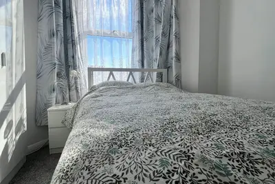 Image de Seaside Escape – 4 Mins to the Beach, Cosy for Families & Big Groups!