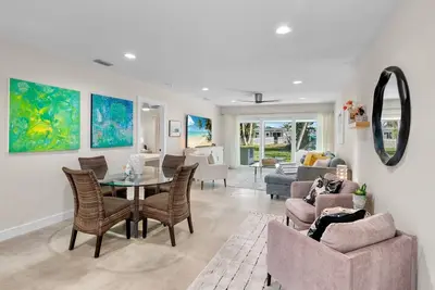 Image de Cheerful Island Bungalow, Lanai + Walk to Holmes Beach