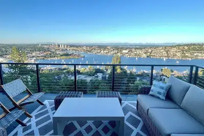 Image de High-End City Home w/ A L L the amenities!
