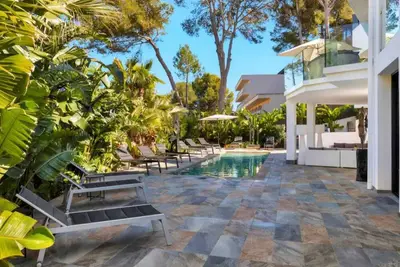 Image de Luxury Villa with Direct Sea Access