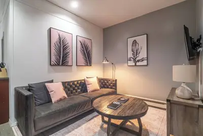 Image de Center of Times Square Chic 3br!