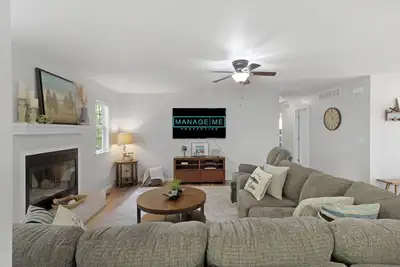 Image de The Poker Pad|1 Minute from Oaks Golf Course