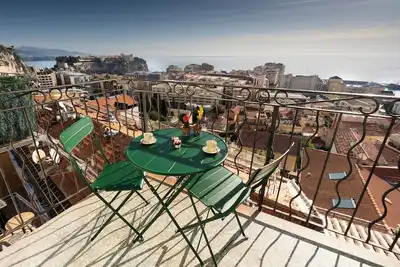 Duplex vue mer rénové aux portes de Monaco