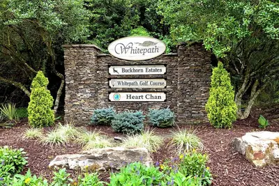 Image de Charming 2-bedroom resort, Amazing  mountain view with pool and golf access