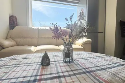 Image de Close to the airport, within walking distance of the commercial district