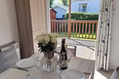 Image de Mobile home avec piscine partagée à Saint-Arnoult