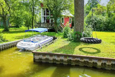 Image de Private Island. Charming 3-bed on. Boat included. WiFi, Ac in tranquil Fox Lake