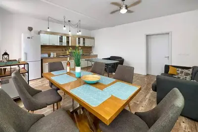 Image de Ceres Apartments - One-Bedroom Premier Apartment