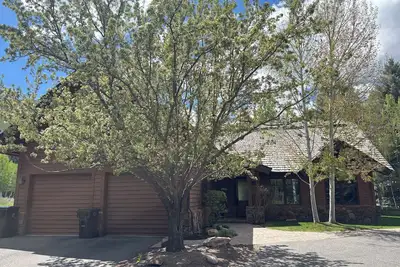 Image de Private 2-Br Gimlet Home with Mountain View’s and River Access