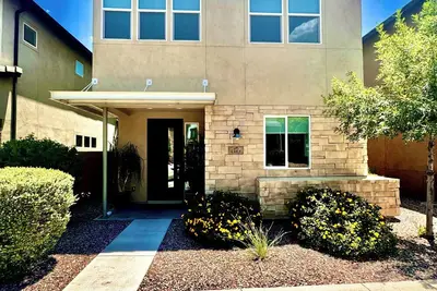 Image de Modern 3br/3ba Home in Chandler, Chef’s Kitchen, Ev Charger, Community Amenities