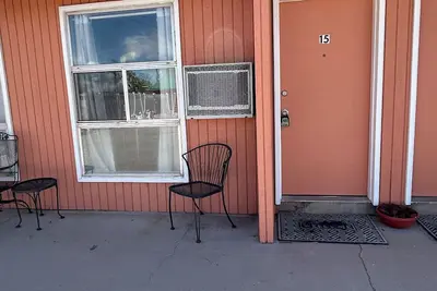 Image de Cozy Unit 14 studio with two queen beds, WiFi and Ac in historic Fillmore