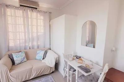 Image de Modern Comfort in Woodbrook!